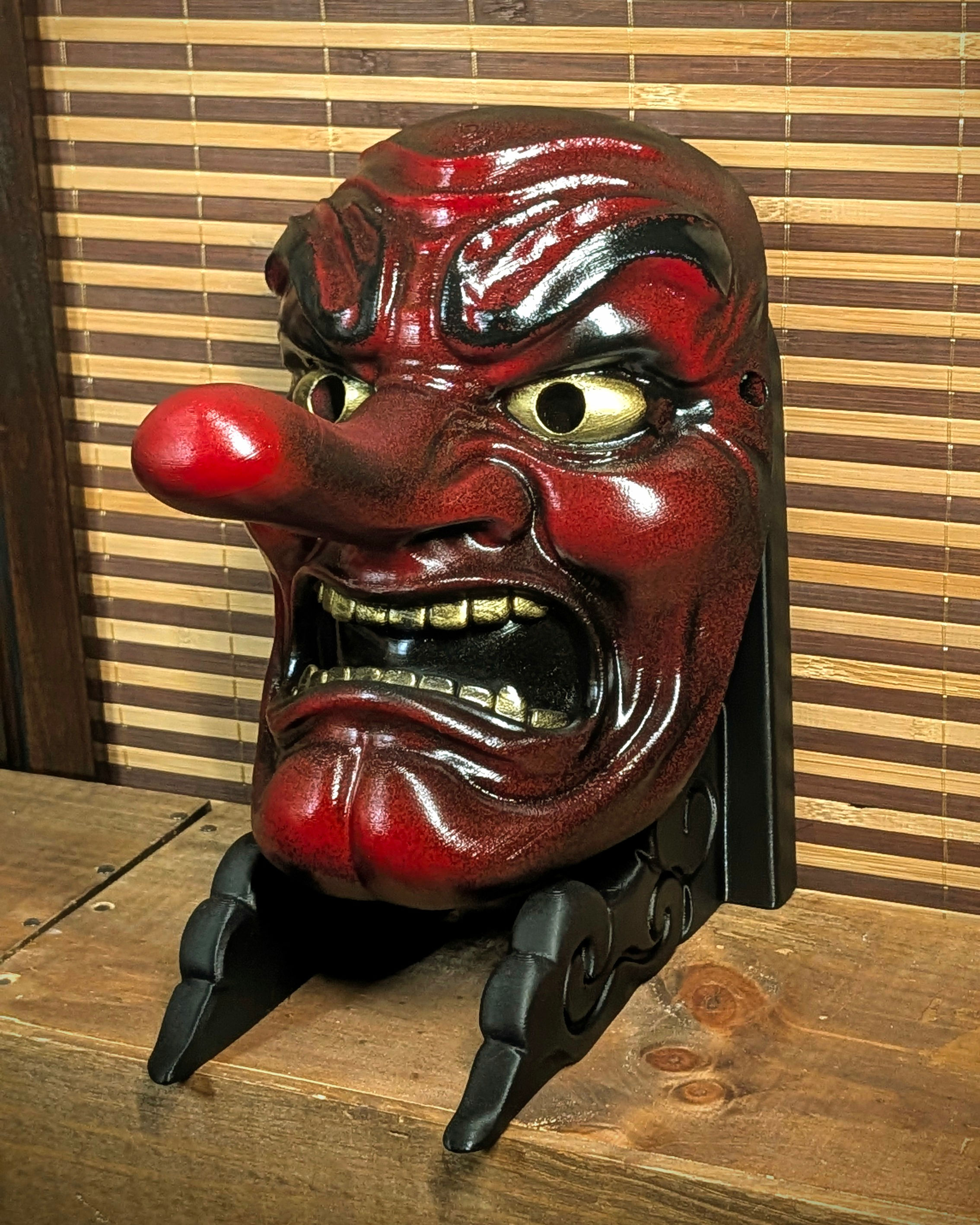Masque Tengu rouge traditionnel pour collectionneur d'art japonais.