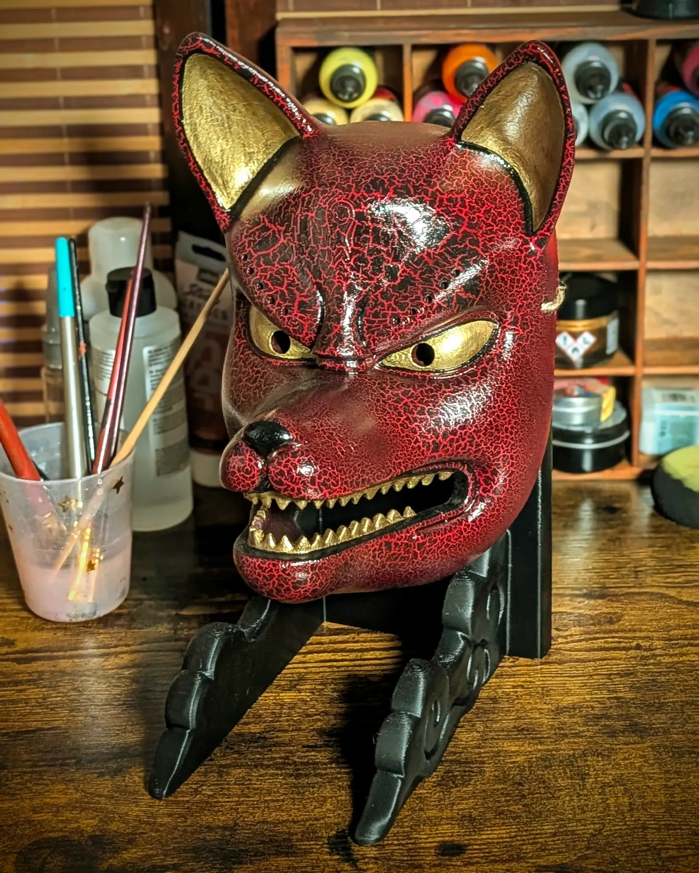 Masque Kitsune Craquelé Rouge et Or fait main – Renard japonais Kintsugi – Dai Yokai Bretagne