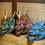 Miniature : Masques dragon Ryū rouges, bleus et verts alignés – déco japonaise murale.