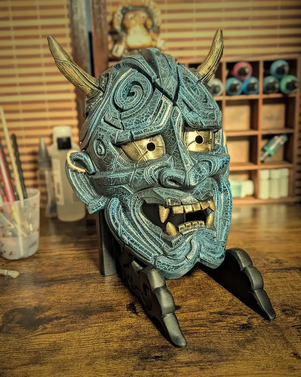 Thumbnail: Détail texture masque Hannya Kezurata bleu veines sombres reliefs profonds peinture artisanale