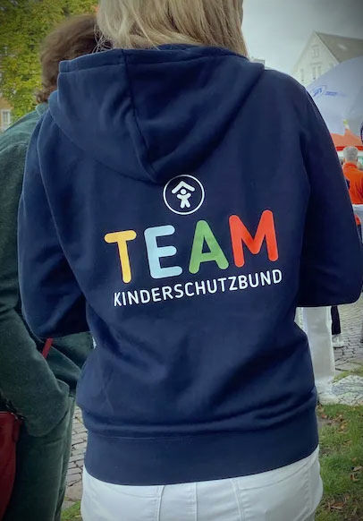 Team-Hoodie des Kinderschutzbundes