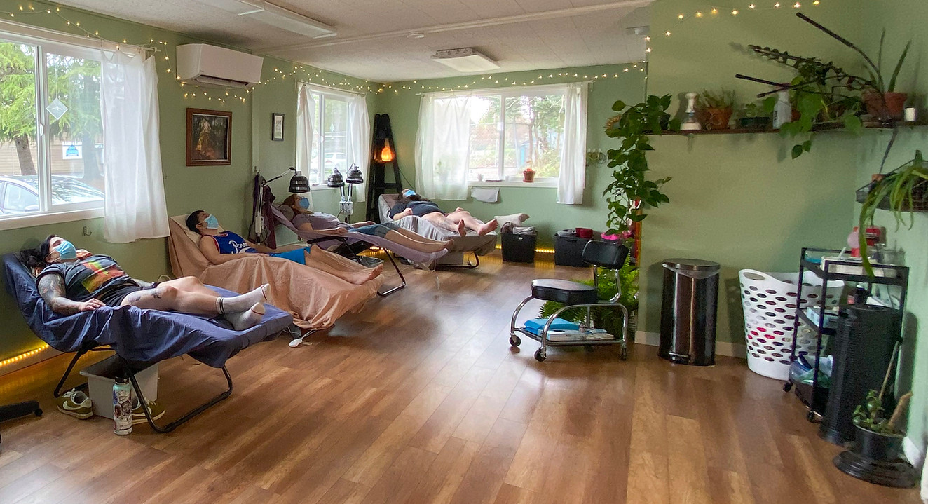 Can the stool be cropped out_.jpg