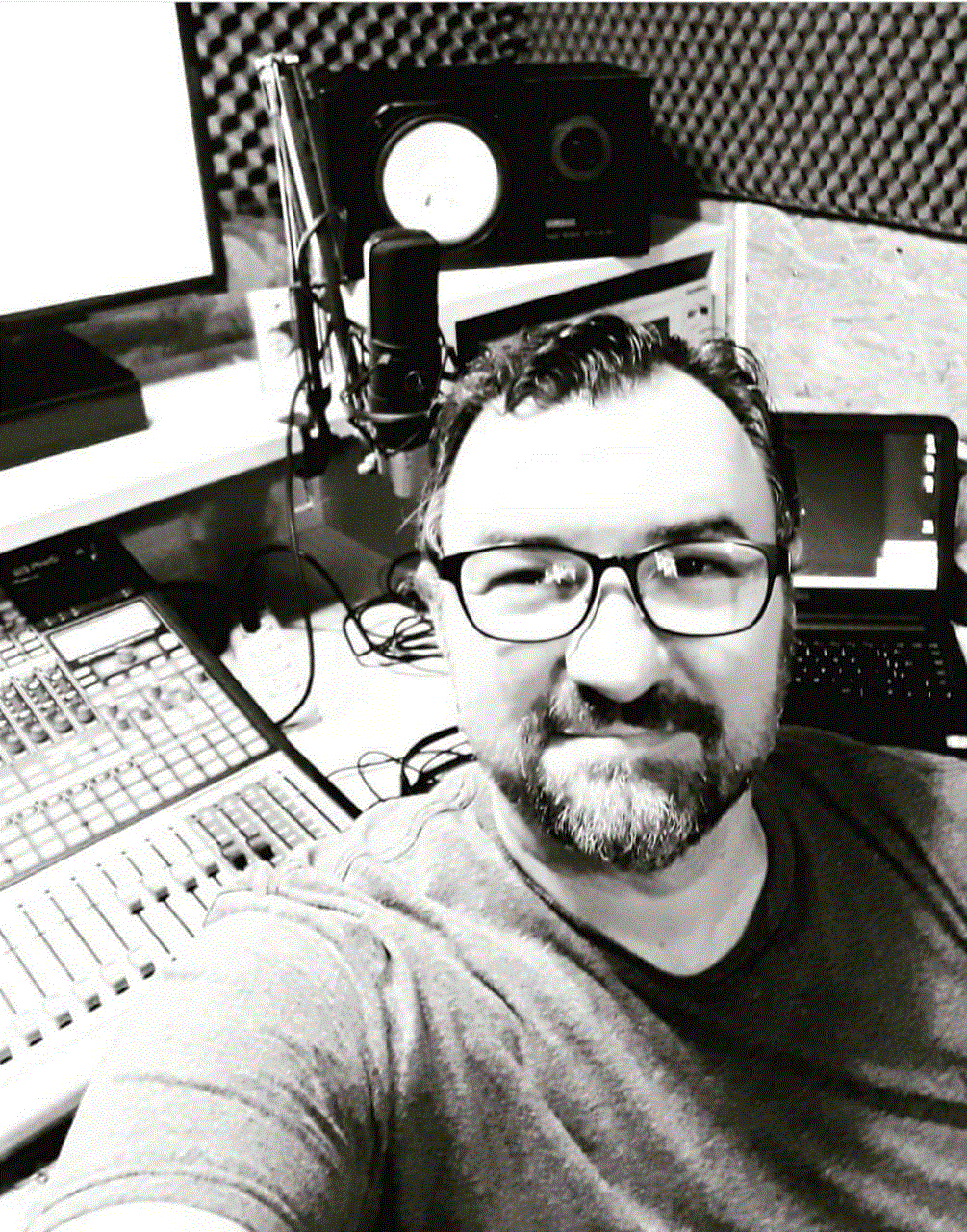 FOTO GREG LOCUTOR 02.gif