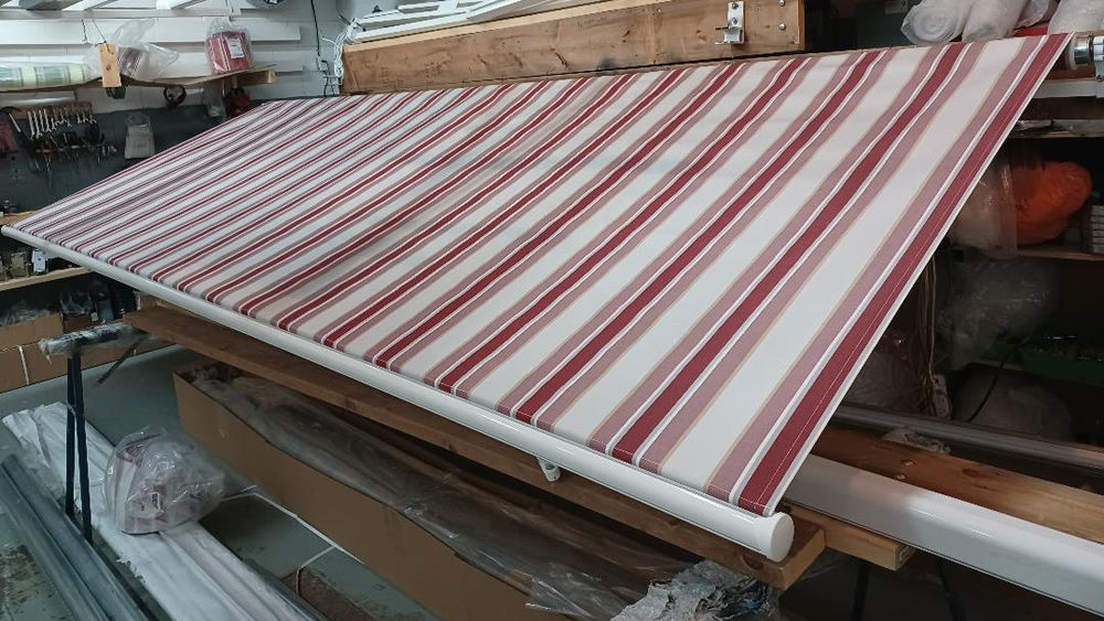 (7269) Motorisé 15' 5'' x 10' 