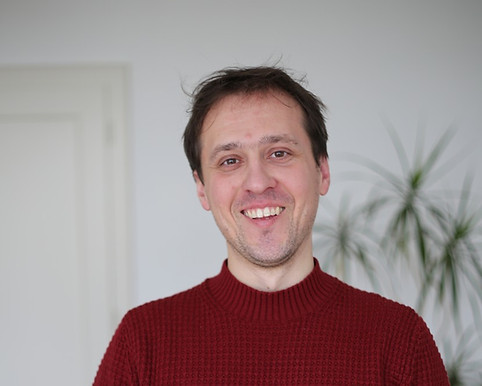 Vlado Hrivňák, architekt, jednatel noa architekti brno, chlap v červeném svetru