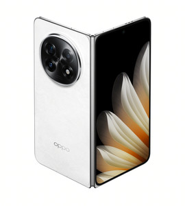 OPPO Find N5 in Misty White