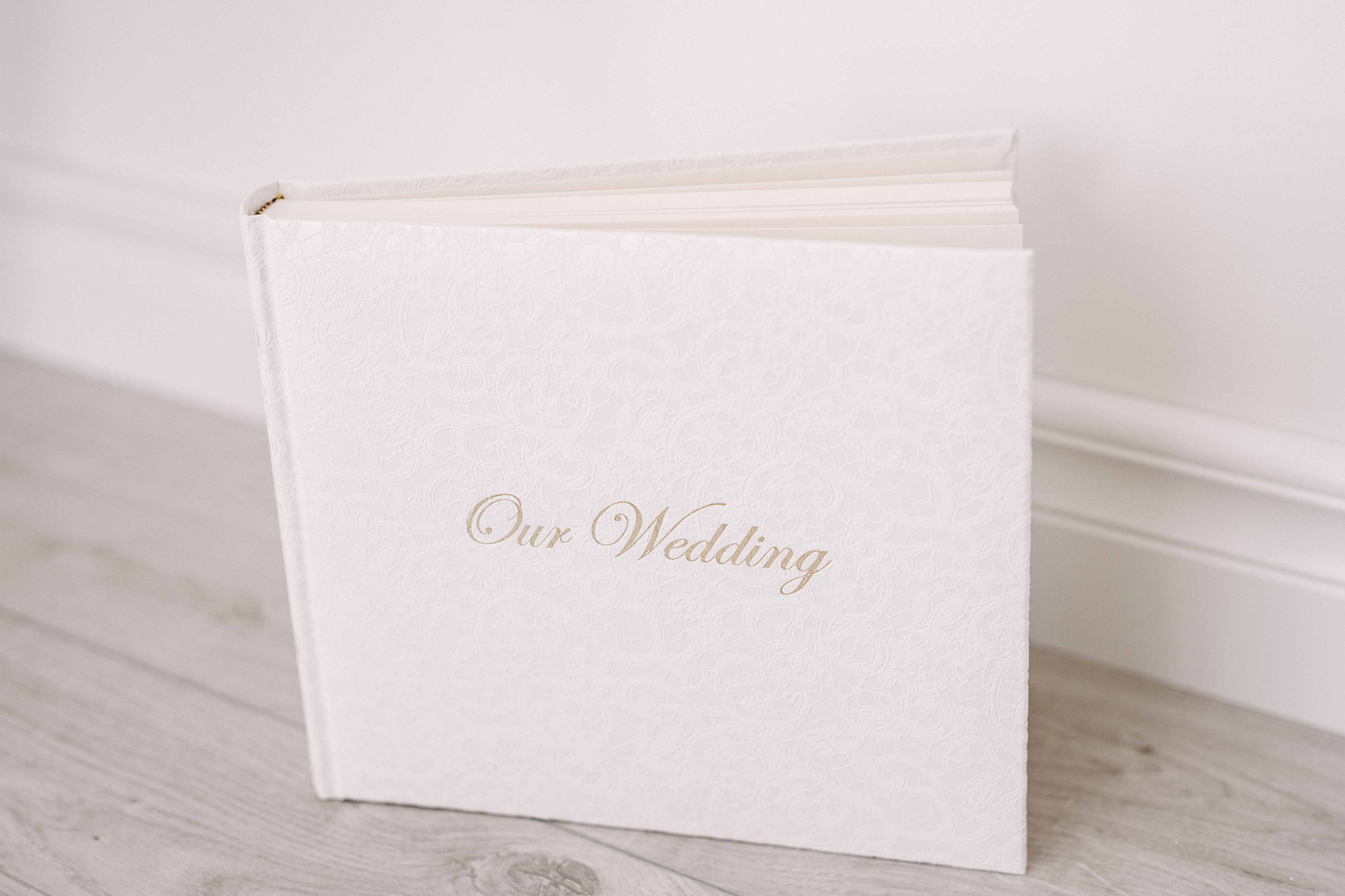 Small photo album with gold engraving, 20x25 cm, 60 or 100 photos