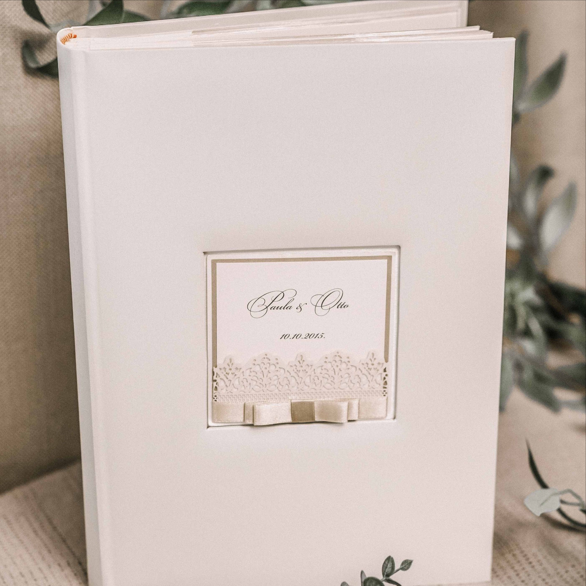 pocket photo album with laser cut card, 31x22 cm, 300 photos