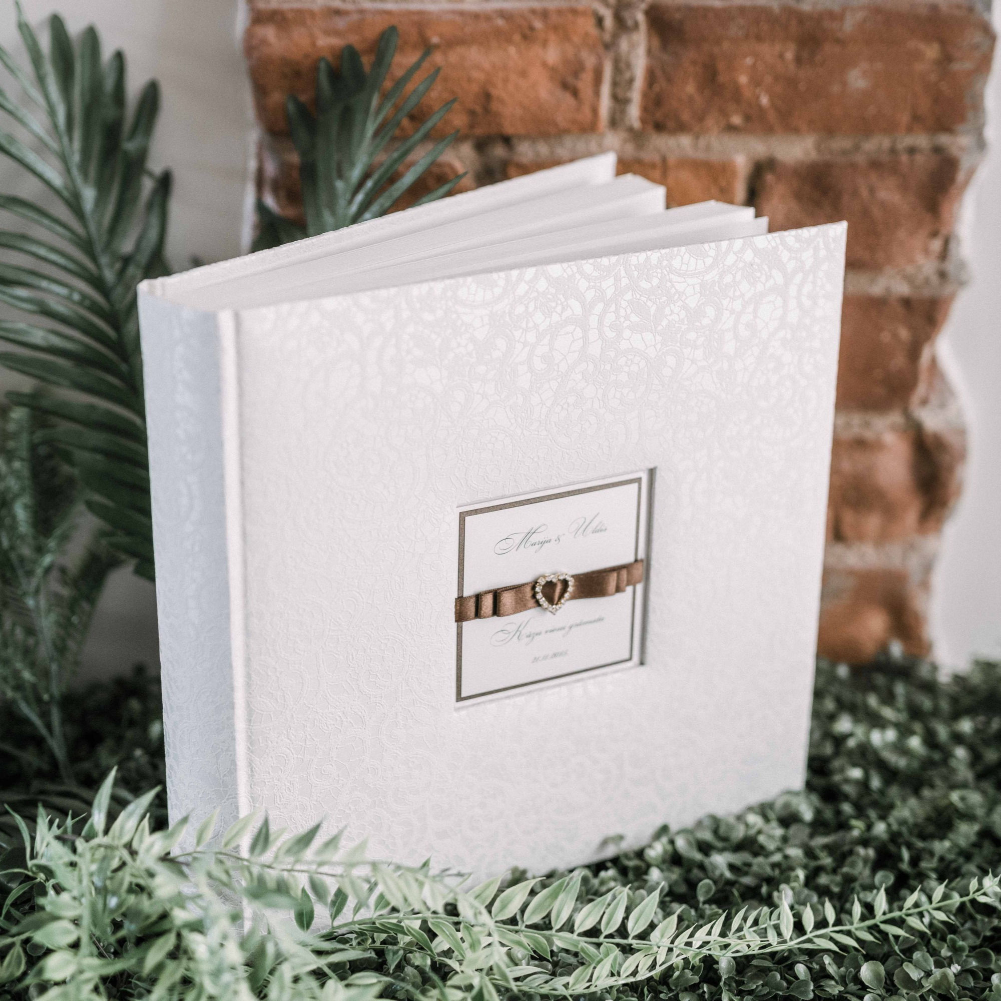 medium photo album with diamond decor, 31x31 cm, up to 300 photos