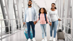 I-130 o I-140 Aprobado — ¿Qué Sucede Después? Cuándo Puede Solicitar su Green Card