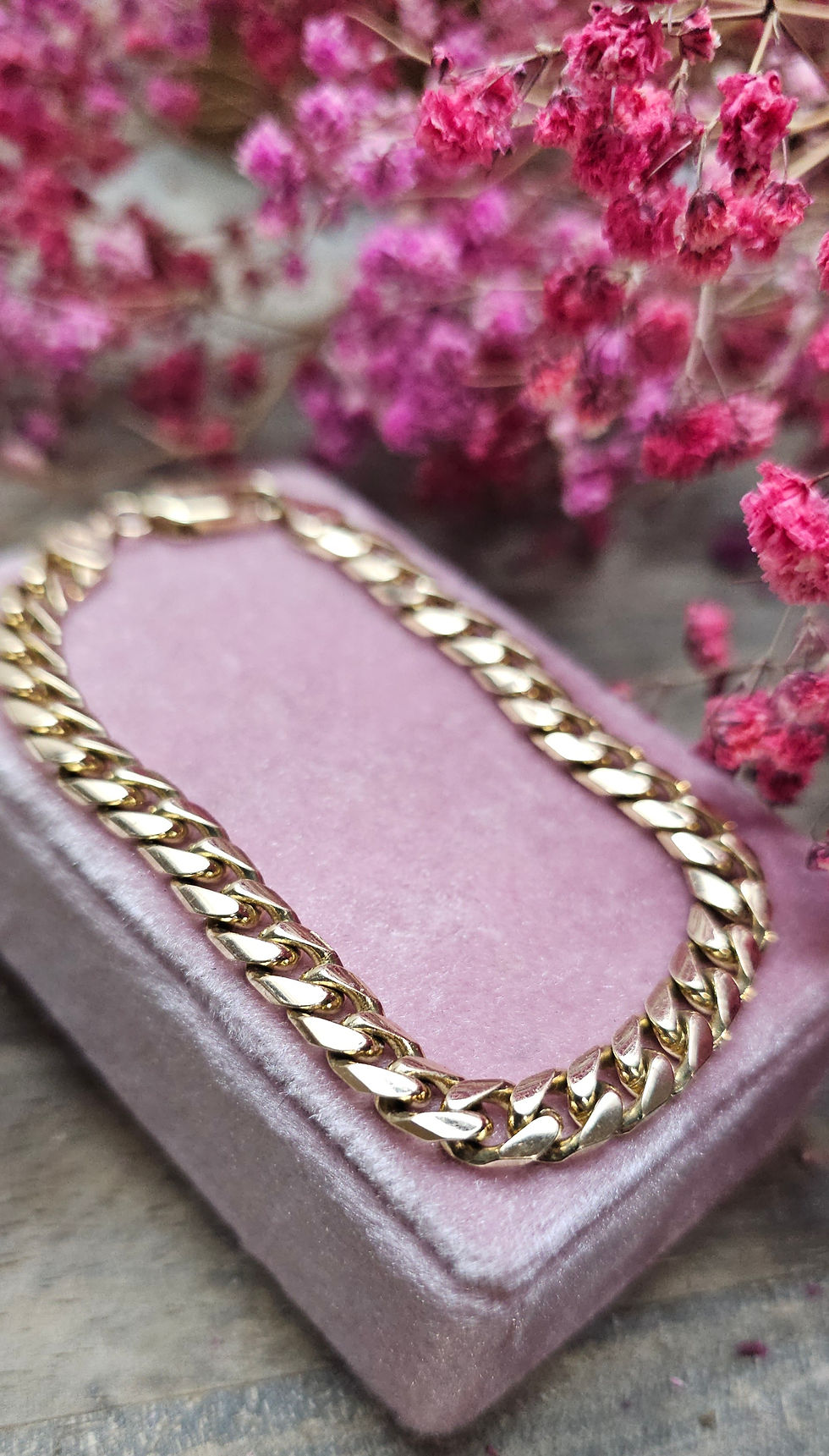 Thumbnail: Vintage 9ct Gold Chunky Curb Bracelet 