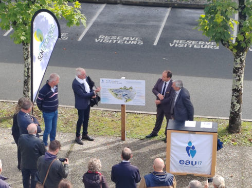 Panneau pédagogique siège de EAU17 - un site pilote de l’aménagement durable