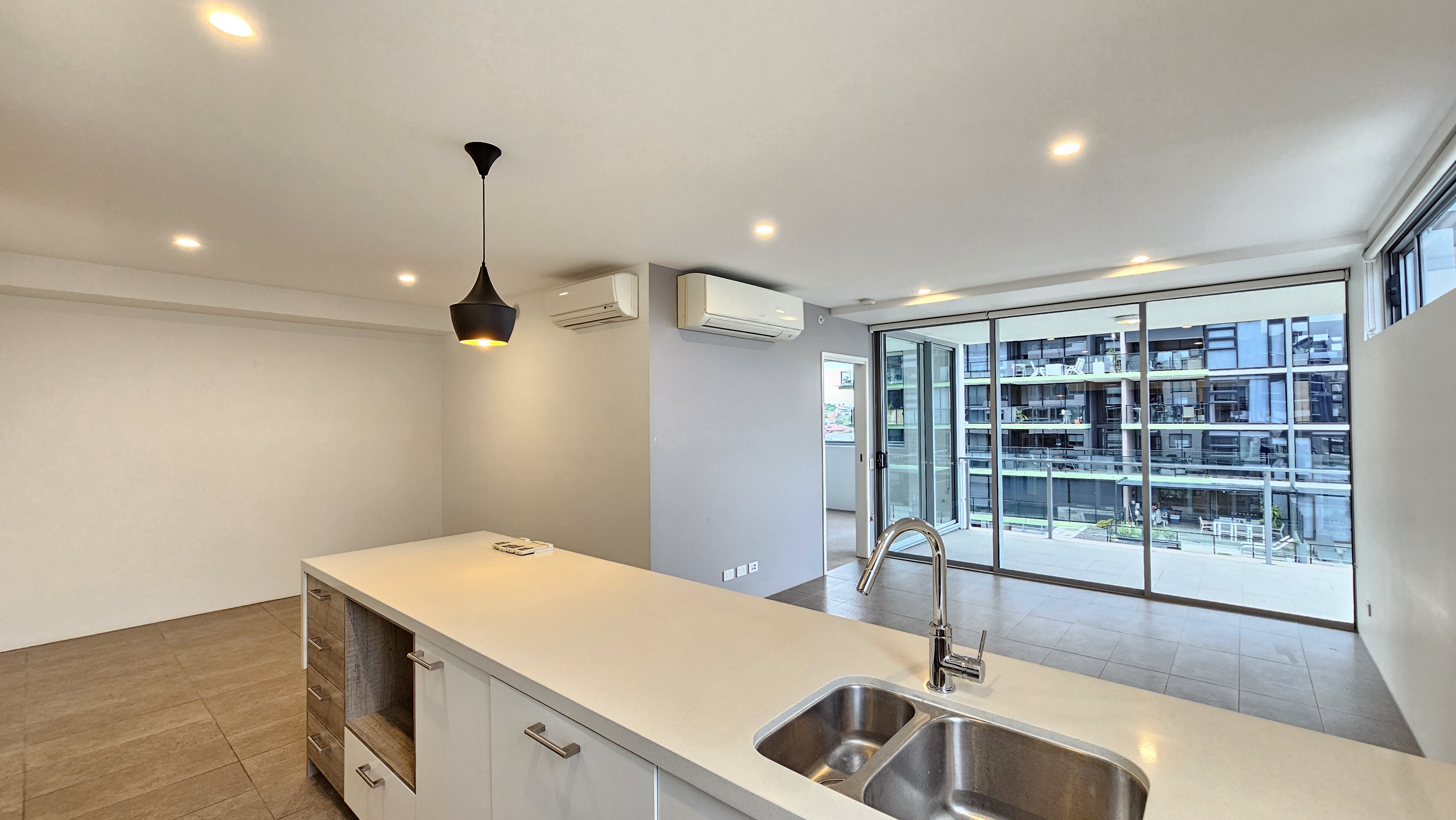 16 Edmondstone Street, South Brisbane - Thumbnail 3