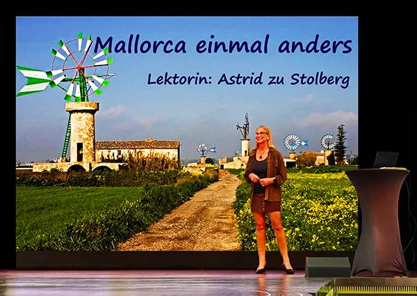 Vortrag Bühne Mallorca 600b.webp