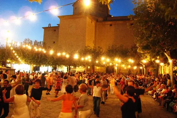 Weinfest in Binissalem mit Astrid zu Stolberg