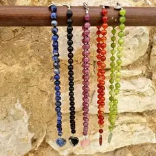 Perlenschmuck, von Hand geknüpft