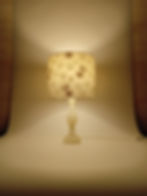 Lampe blanche abat-jour blanc et or