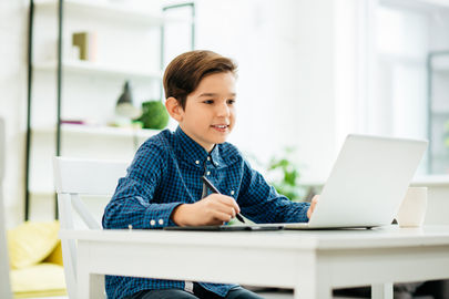Cómo acompañar a tu hijo en su camino escolar desde casa
