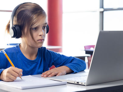 Año escolar virtual: cómo medir el progreso emocional y académico de tus hijos