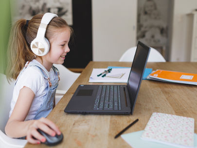 Preparando a los niños para un mundo global con una escuela en línea