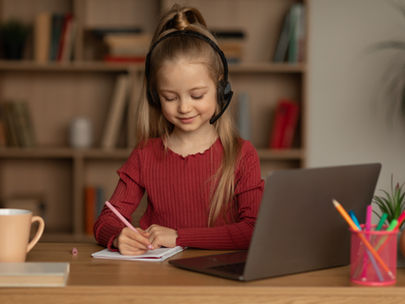 Cómo la escuela en línea se adapta al ritmo de cada estudiante