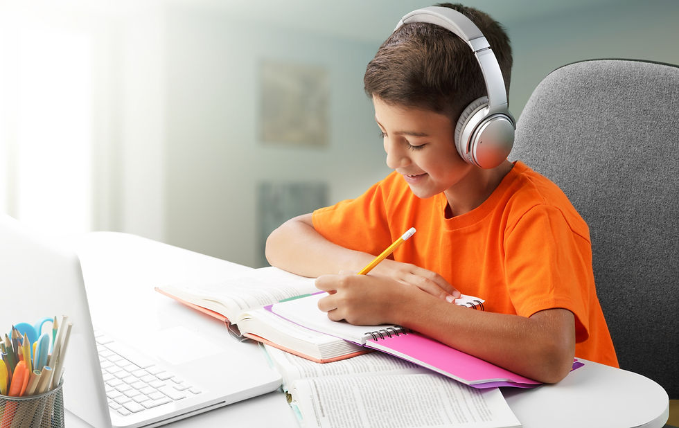 Niños estudiando