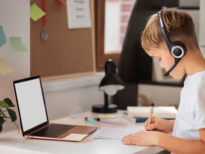 Educación virtual que impulsa el rendimiento académico