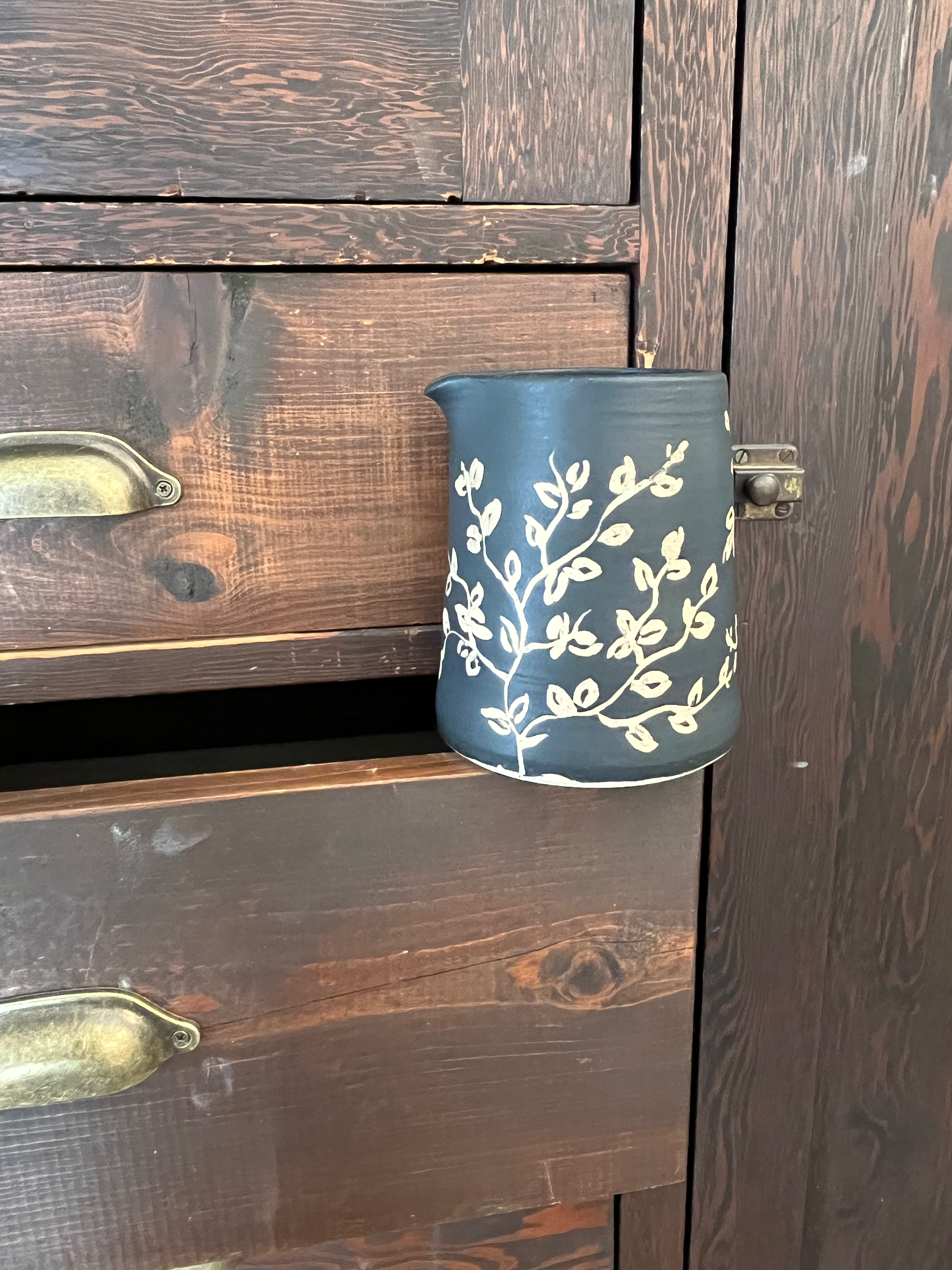 Pitcher Vase (Black Leaf)