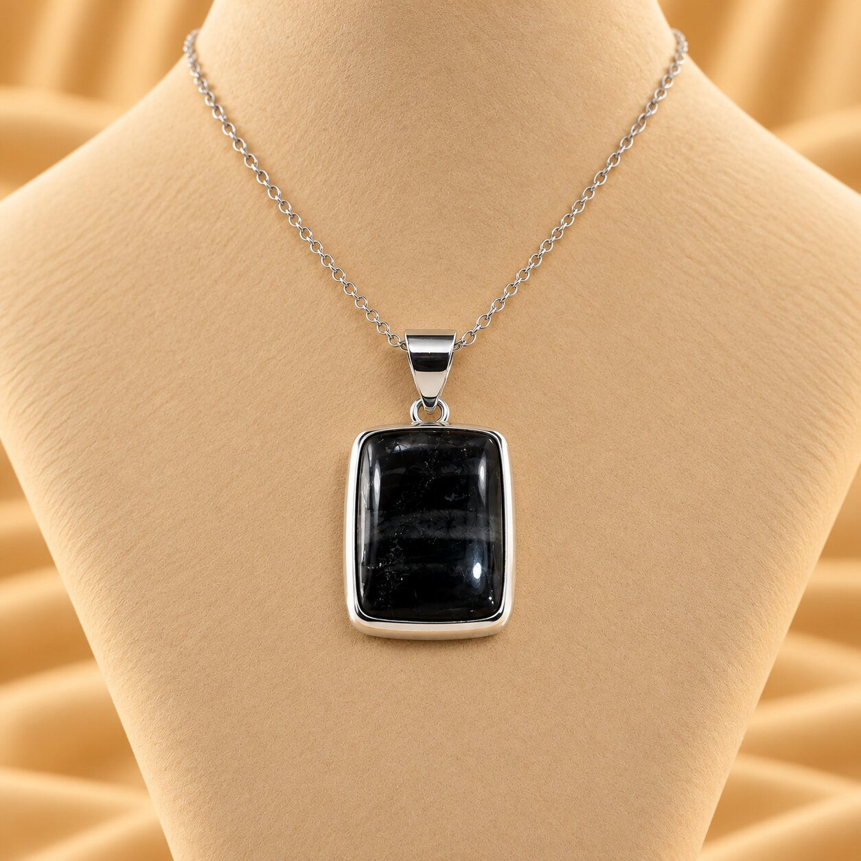 Inner Strength black onyx square pendant in 92.5 silver – Sanskritii Sethi Global