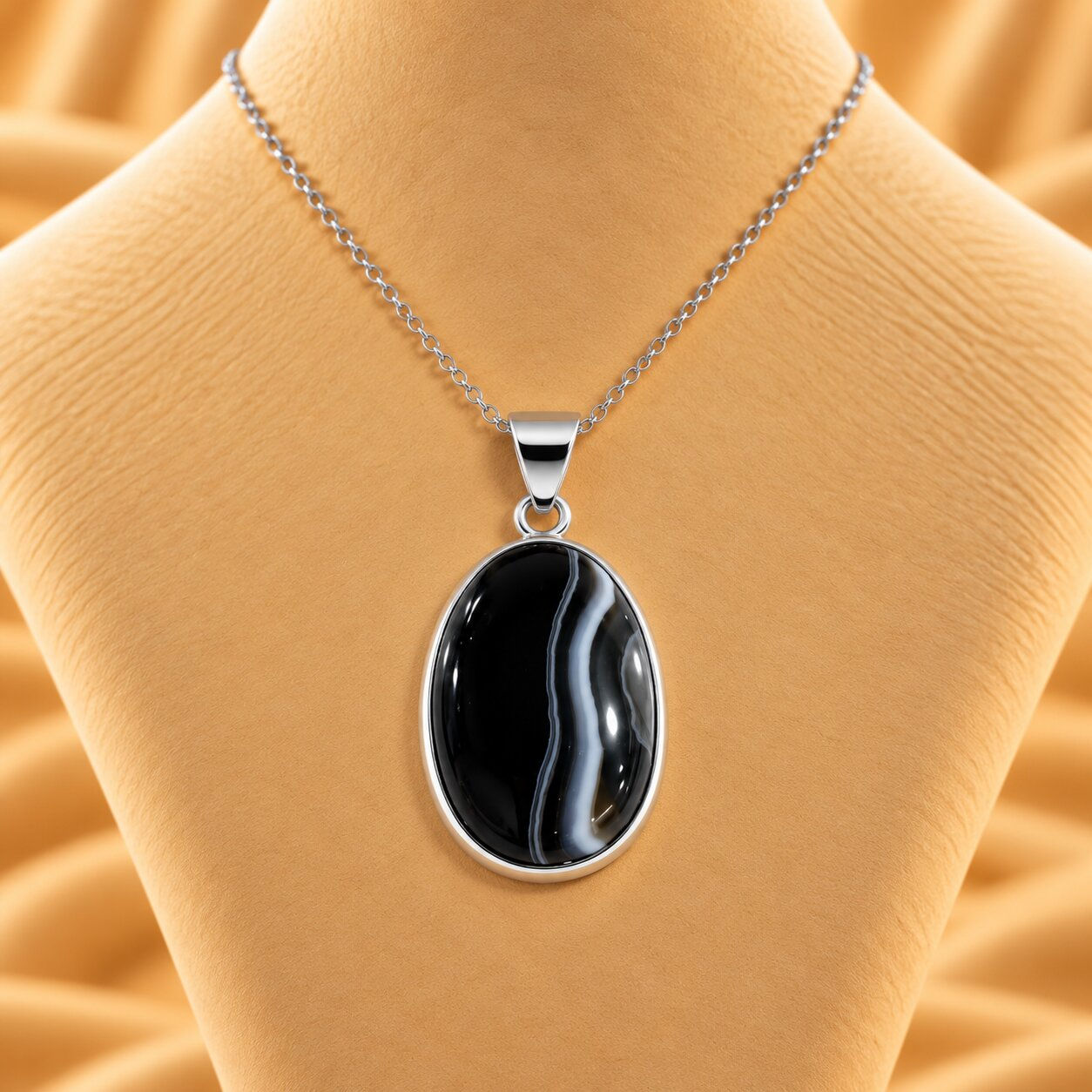 Nazar Protection sulemani hakik large oval pendant in 92.5 silver – Sanskritii Sethi Global