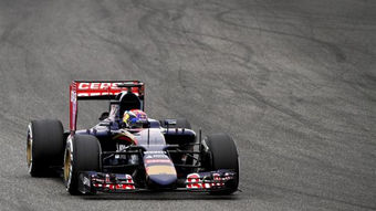 Verstappen rijdt 73 testronden