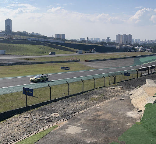 BMW M4 GT3 pilotada por Augusto Farfus, com pintura especial em homenagem ao Brasil. (Foto: Matheus Fernandes).