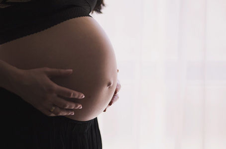 O trauma silencioso que assombra gestantes no parto e no pré-natal