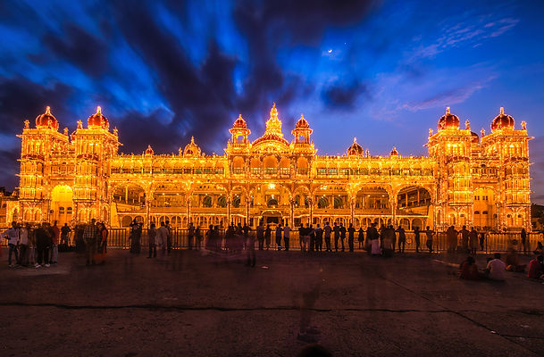 Mysore-Palace-with-Lights.jpg