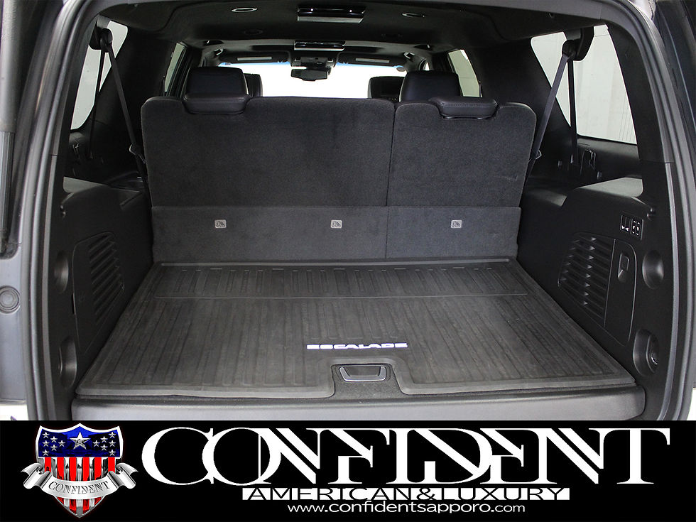 サムネイル： エスカレード ラゲッジスペース 広い