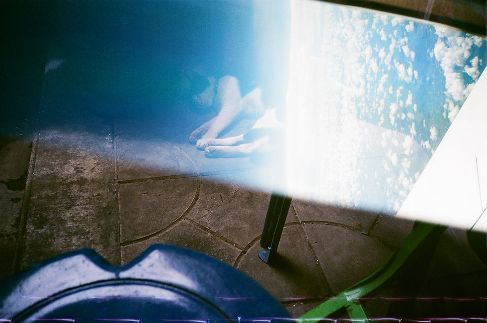 大排檔裏午睡中的小喵