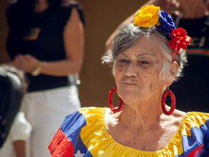 Mercadeo en Venezuela: La "Marca Mamá" que te ama, te exige y te cobra la cuenta.