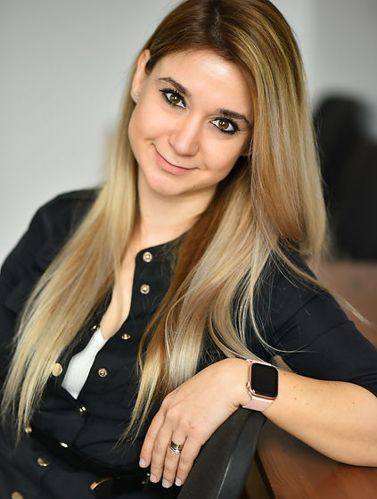 Dr. Szerző Nelli