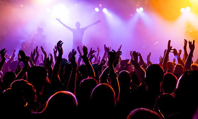 Grupo para festa: O Grupo Rio Night Hits é uma banda especializado em festas que contagia a todos com suas músicas dançantes, hits do momento e alegria do início do show ao fim.