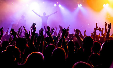 Nós sempre nos adaptamos ao seu tipo de festa, o nosso único objetivo é colocar as pessoas para pular, cantar, dançar, fazer trenzinho, etc...Banda para festa de 15 anos