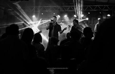 Banda para tocar em aniversário: A Banda Rio Night Hits é a melhor atração e toca tudo de acordo com seu estilo! Somos uma excelente opção de banda para tocar para a sua festa de aniversário!