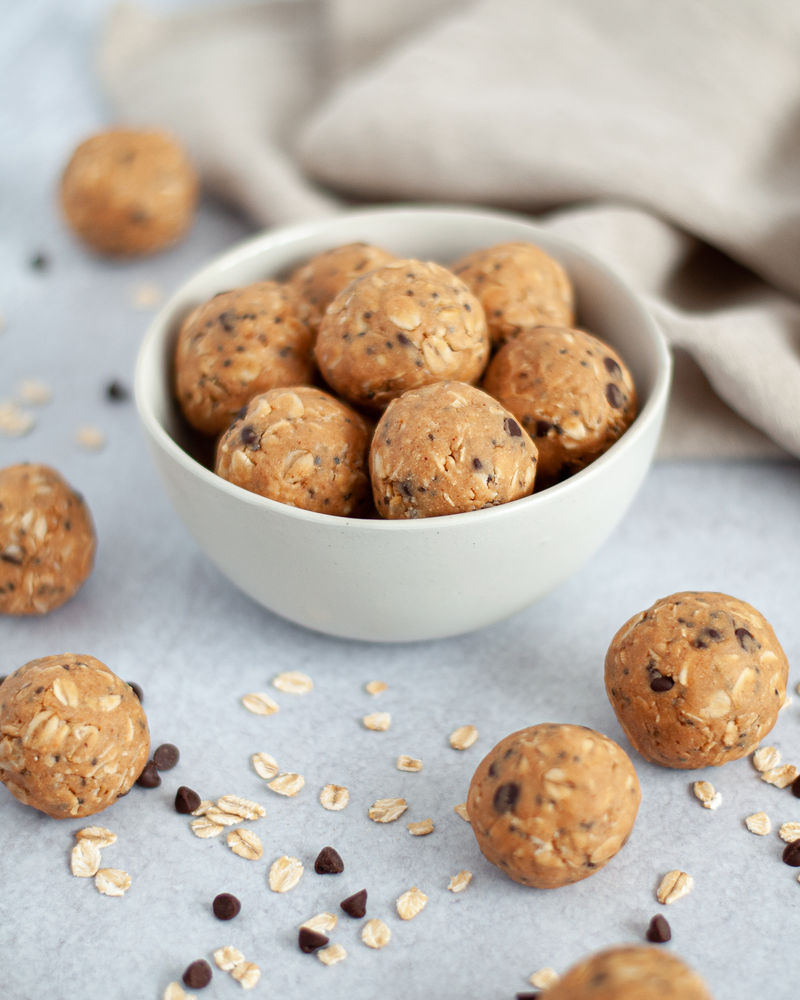 PEANUT BUTTER PROTEIN BALLS