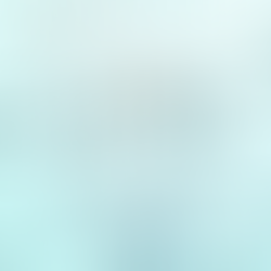 Frau mit selbstbewusster Haltung als Symbol für Mut und persönliche Entwicklung