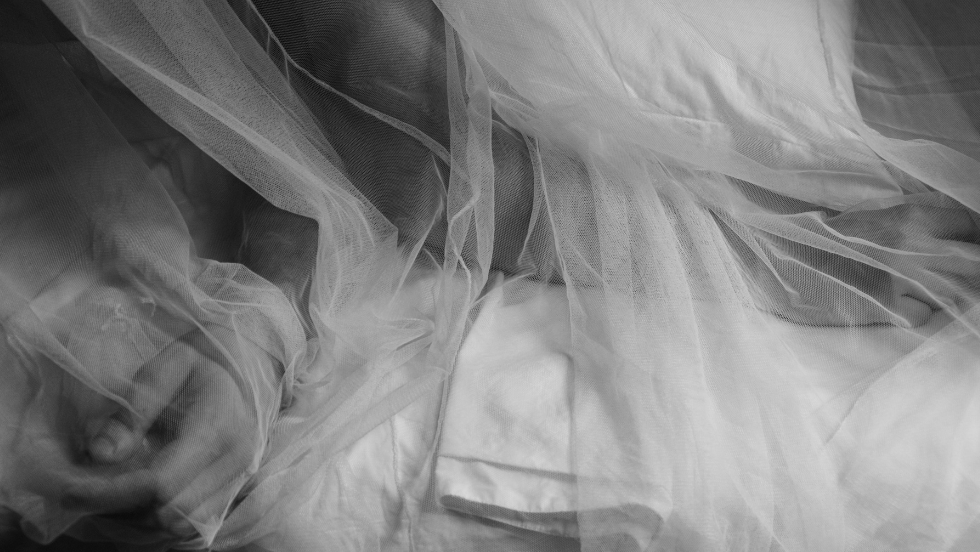 Hypnose érotique et jeux sensoriels à deux : éveiller les sens, intensifier la connexion