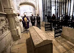 O único túmulo que sobreviveu do antigo Panteón Real serviu para trasladar de Astorga para Oviedo os restos mortais do rei Alfonso III e da rainha Jimena.