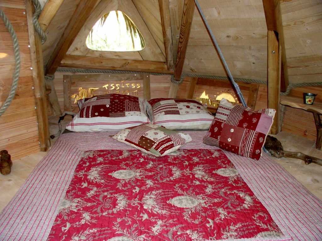 Extérieur de la cabane Bastid'âne dans les arbres