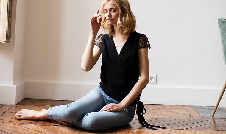 cache coeur, manches dentelle