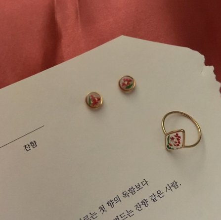 Thumbnail: vintage flower ring