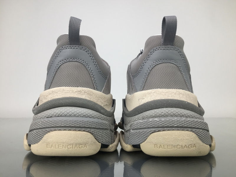 Miniatura: Balenciaga Triple S