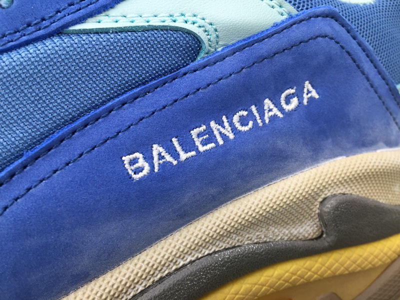 Miniatura: Balenciaga Triple S